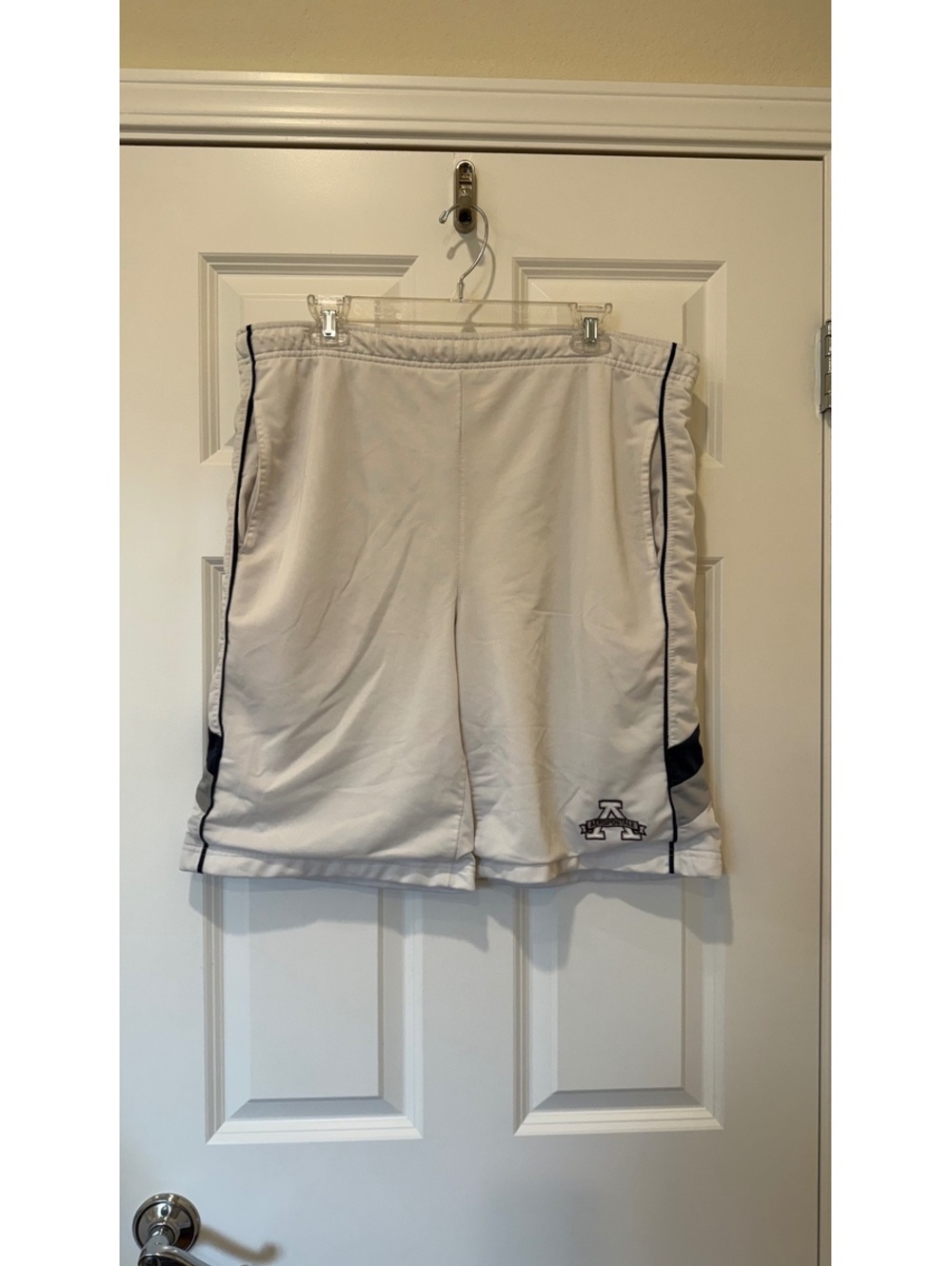 Aeropostale White Athletic Shorts Men’s Medium